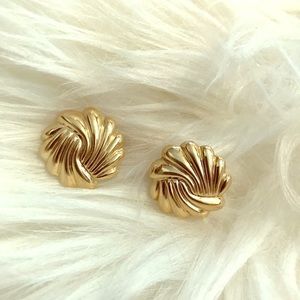 14kt gold earrings